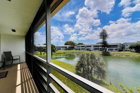 Condo in West Palm Beach, Florida, 2 bedrooms  № 2146483 - photo 15