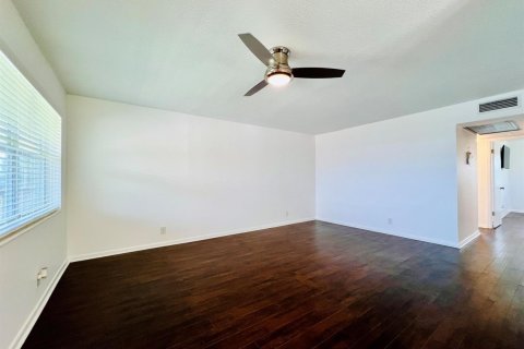 Condo in West Palm Beach, Florida, 2 bedrooms  № 2146483 - photo 6
