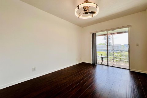 Condo in West Palm Beach, Florida, 2 bedrooms  № 2146483 - photo 12