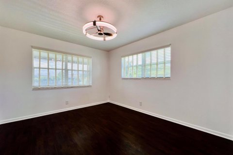 Condo in West Palm Beach, Florida, 2 bedrooms  № 2146483 - photo 10