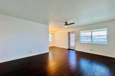 Condo in West Palm Beach, Florida, 2 bedrooms  № 2146483 - photo 4