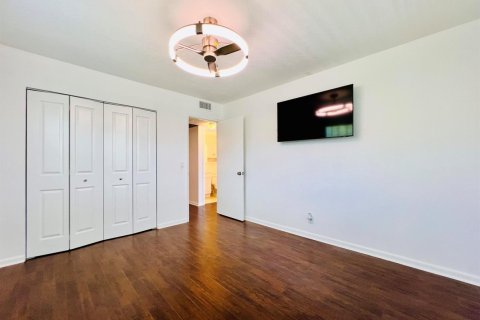 Condo in West Palm Beach, Florida, 2 bedrooms  № 2146483 - photo 9