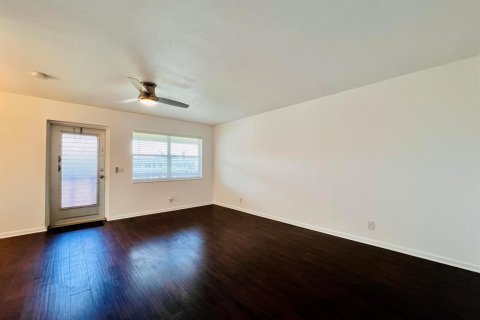 Condo in West Palm Beach, Florida, 2 bedrooms  № 2146483 - photo 7