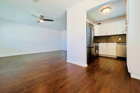 Condo in West Palm Beach, Florida, 2 bedrooms № 2146483
