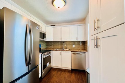 Condo in West Palm Beach, Florida, 2 bedrooms  № 2146483 - photo 2