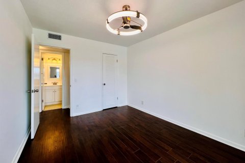 Condo in West Palm Beach, Florida, 2 bedrooms  № 2146483 - photo 13