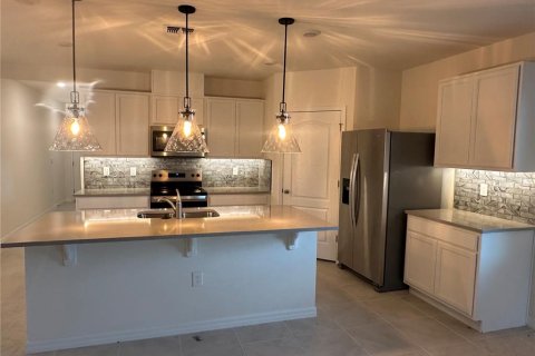 Casa en alquiler en Haines City, Florida, 5 dormitorios, 186.83 m2 № 1870532 - foto 2