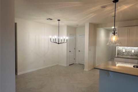 Casa en alquiler en Haines City, Florida, 5 dormitorios, 186.83 m2 № 1870532 - foto 3