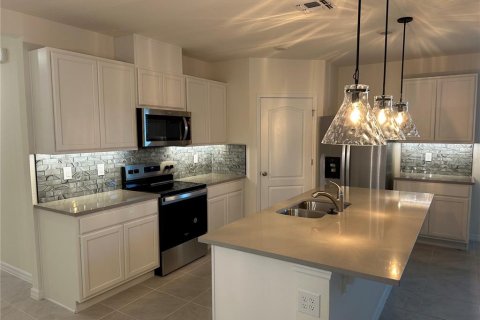 Casa en alquiler en Haines City, Florida, 5 dormitorios, 186.83 m2 № 1870532 - foto 4