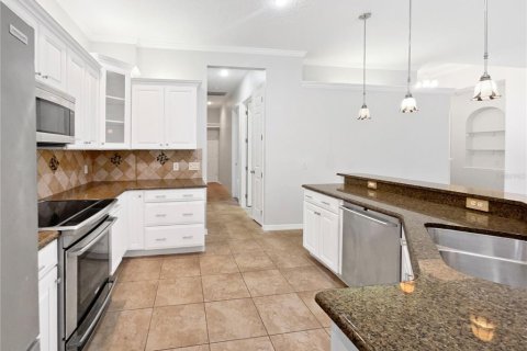 House in Yalaha, Florida 2 bedrooms, 204.29 sq.m. № 1803541 - photo 6