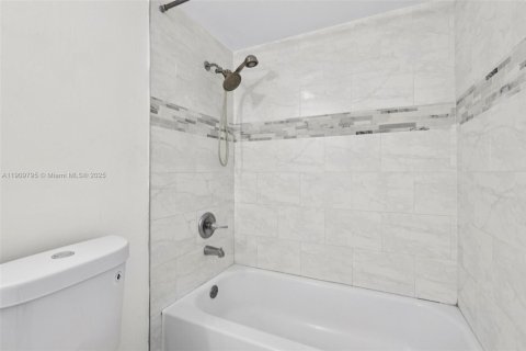 Condominio en venta en Miami, Florida, 2 dormitorios, 72.84 m2 № 1965404 - foto 10