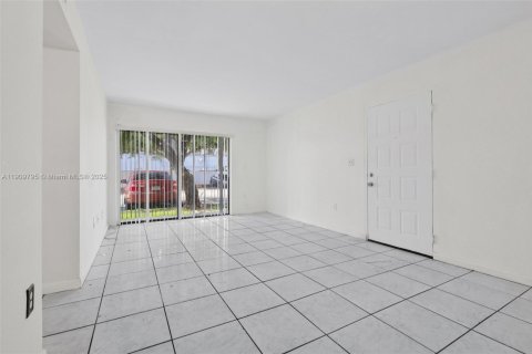 Condominio en venta en Miami, Florida, 2 dormitorios, 72.84 m2 № 1965404 - foto 17