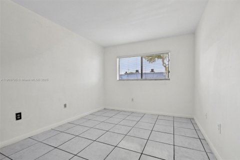 Condominio en venta en Miami, Florida, 2 dormitorios, 72.84 m2 № 1965404 - foto 23