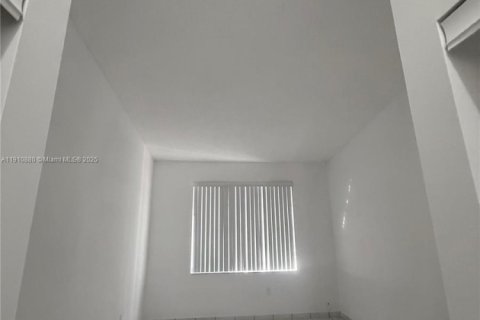 House in Hialeah, Florida 2 bedrooms, 101.17 sq.m. № 1966893 - photo 14