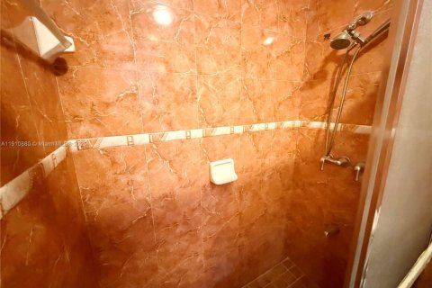 House in Hialeah, Florida 2 bedrooms, 101.17 sq.m. № 1966893 - photo 12