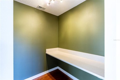 Condo in Gainesville, Florida, 3 bedrooms  № 2129901 - photo 23
