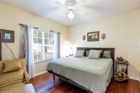 Condo in Gainesville, Florida, 3 bedrooms  № 2129901 - photo 17