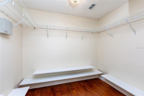 Condo in Gainesville, Florida, 3 bedrooms  № 2129901 - photo 16