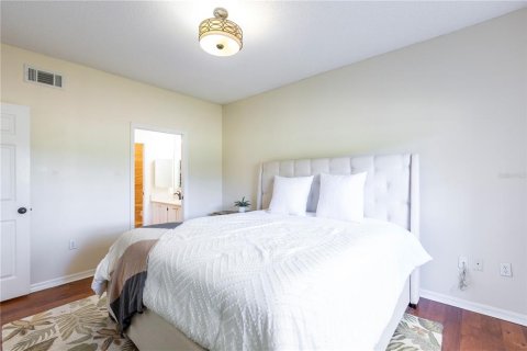 Condo in Gainesville, Florida, 3 bedrooms  № 2129901 - photo 13