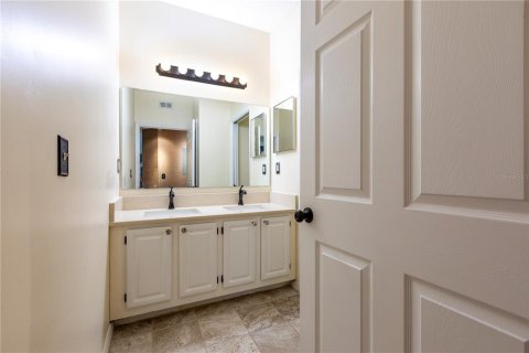 Condo in Gainesville, Florida, 3 bedrooms  № 2129901 - photo 19