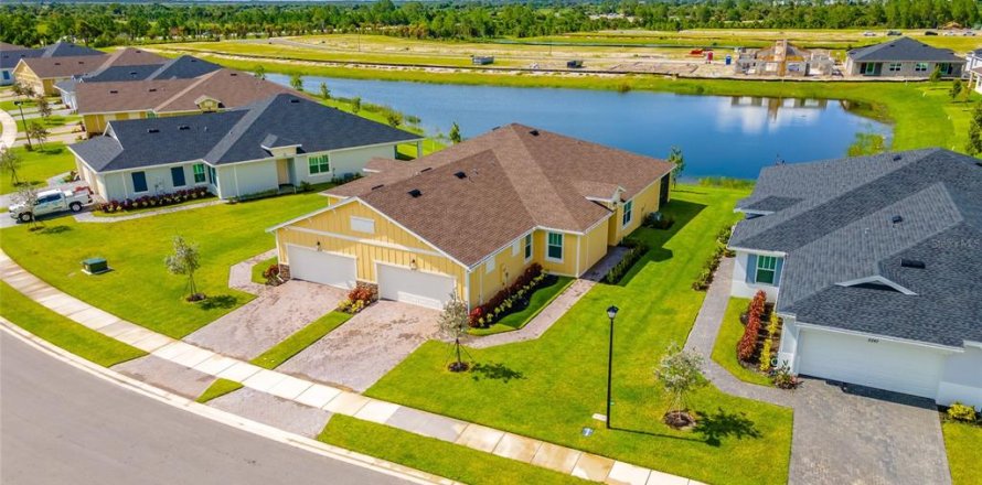 Duplex in Palm Bay, Florida 3 bedrooms, 163.32 sq.m. № 1883150