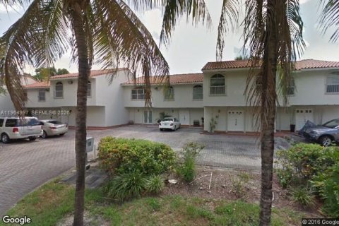 Adosado en North Miami Beach, Florida 2 dormitorios, 137.5 m2 № 2026353