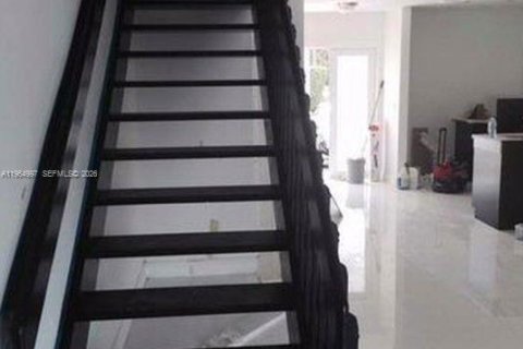Adosado en alquiler en North Miami Beach, Florida, 2 dormitorios, 137.5 m2 № 2026353 - foto 4