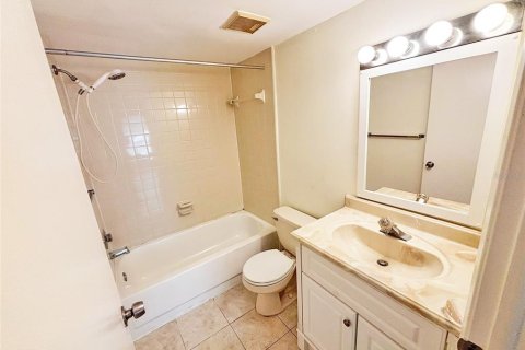Condo in Tampa, Florida, 2 bedrooms  № 2214226 - photo 9