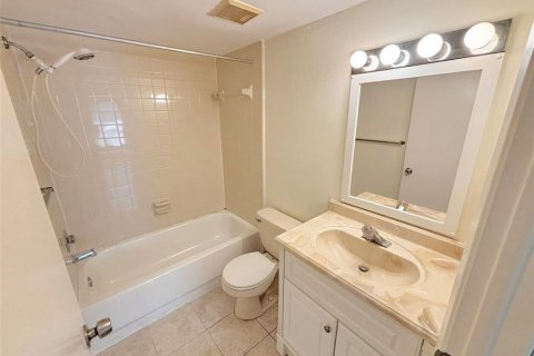 Condo in Tampa, Florida, 2 bedrooms  № 2214226 - photo 8
