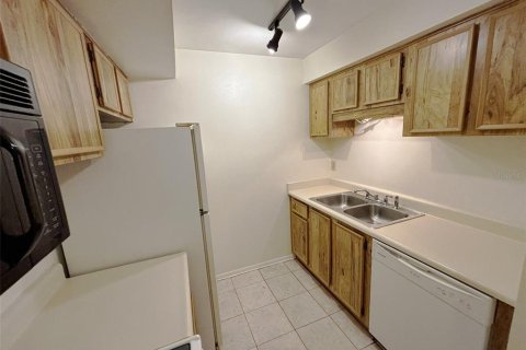 Condo in Tampa, Florida, 2 bedrooms  № 2214226 - photo 11