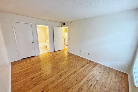 Condo in Tampa, Florida, 2 bedrooms  № 2214226 - photo 18