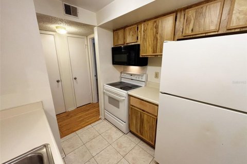 Condo in Tampa, Florida, 2 bedrooms  № 2214226 - photo 12