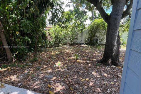 House in Miami, Florida 3 bedrooms, 61.97 sq.m. № 1768769 - photo 15