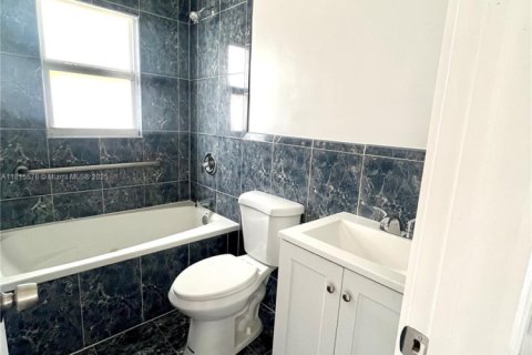 House in Miami, Florida 3 bedrooms, 61.97 sq.m. № 1768769 - photo 13