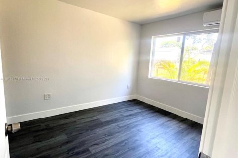 House in Miami, Florida 3 bedrooms, 61.97 sq.m. № 1768769 - photo 11