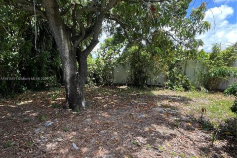 House in Miami, Florida 3 bedrooms, 61.97 sq.m. № 1768769 - photo 16