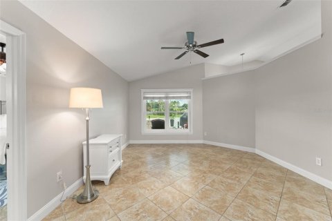 House in Davenport, Florida 3 bedrooms, 157.19 sq.m. № 1910565 - photo 2