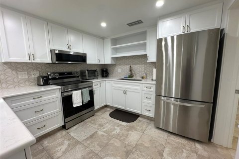 House in Englewood, Florida 3 bedrooms, 122.82 sq.m. № 1387019 - photo 10