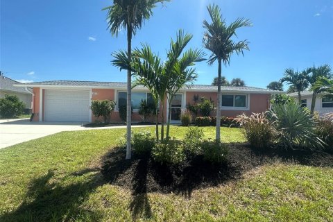 House in Englewood, Florida 3 bedrooms, 122.82 sq.m. № 1387019 - photo 1