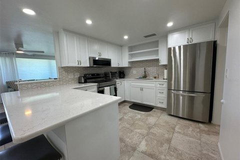 House in Englewood, Florida 3 bedrooms, 122.82 sq.m. № 1387019 - photo 11