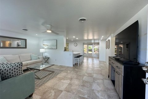 House in Englewood, Florida 3 bedrooms, 122.82 sq.m. № 1387019 - photo 5