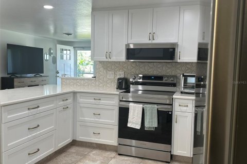 House in Englewood, Florida 3 bedrooms, 122.82 sq.m. № 1387019 - photo 12