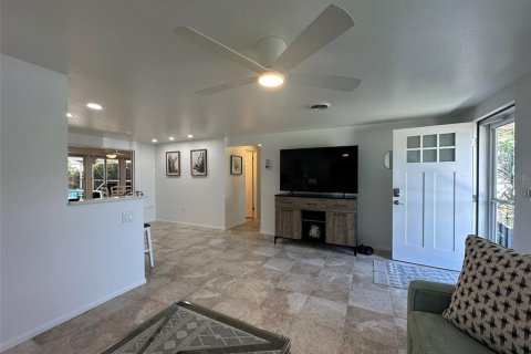 House in Englewood, Florida 3 bedrooms, 122.82 sq.m. № 1387019 - photo 2
