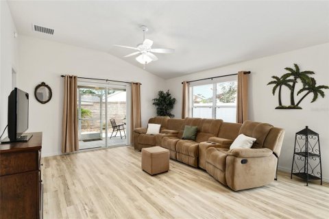 Casa en venta en The Villages, Florida, 3 dormitorios, 129.78 m2 № 1820601 - foto 13