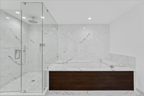 Condo in Bay Harbor Islands, Florida, 3 bedrooms  № 1996012 - photo 23