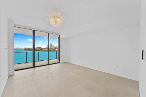 Condo in Bay Harbor Islands, Florida, 3 bedrooms  № 1996012 - photo 17