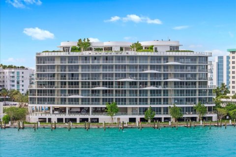 Condo in Bay Harbor Islands, Florida, 3 bedrooms  № 1996012