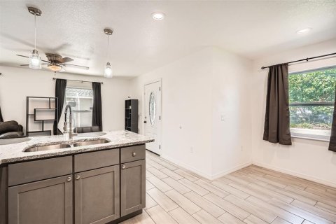 House in Bradenton, Florida 3 bedrooms, 129.97 sq.m. № 1793981 - photo 6