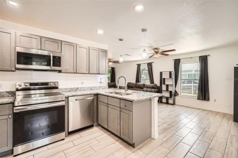 House in Bradenton, Florida 3 bedrooms, 129.97 sq.m. № 1793981 - photo 2