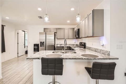 House in Bradenton, Florida 3 bedrooms, 129.97 sq.m. № 1793981 - photo 7